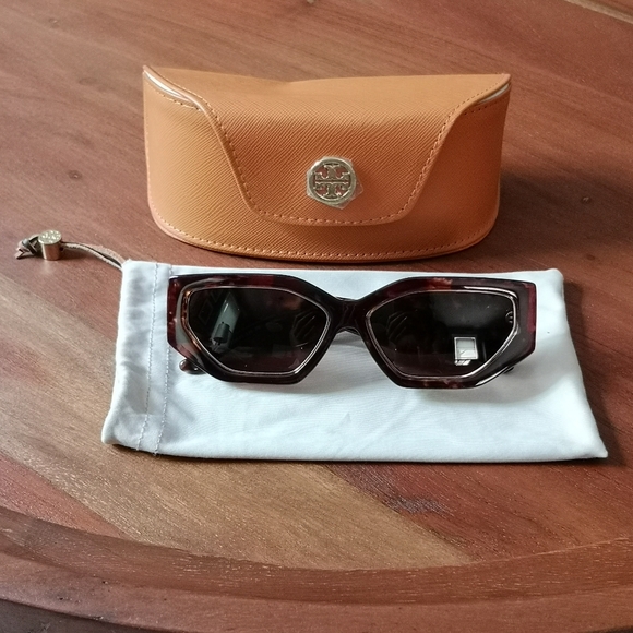 Tory Burch Kira Sunglasses - Picture 6 of 12